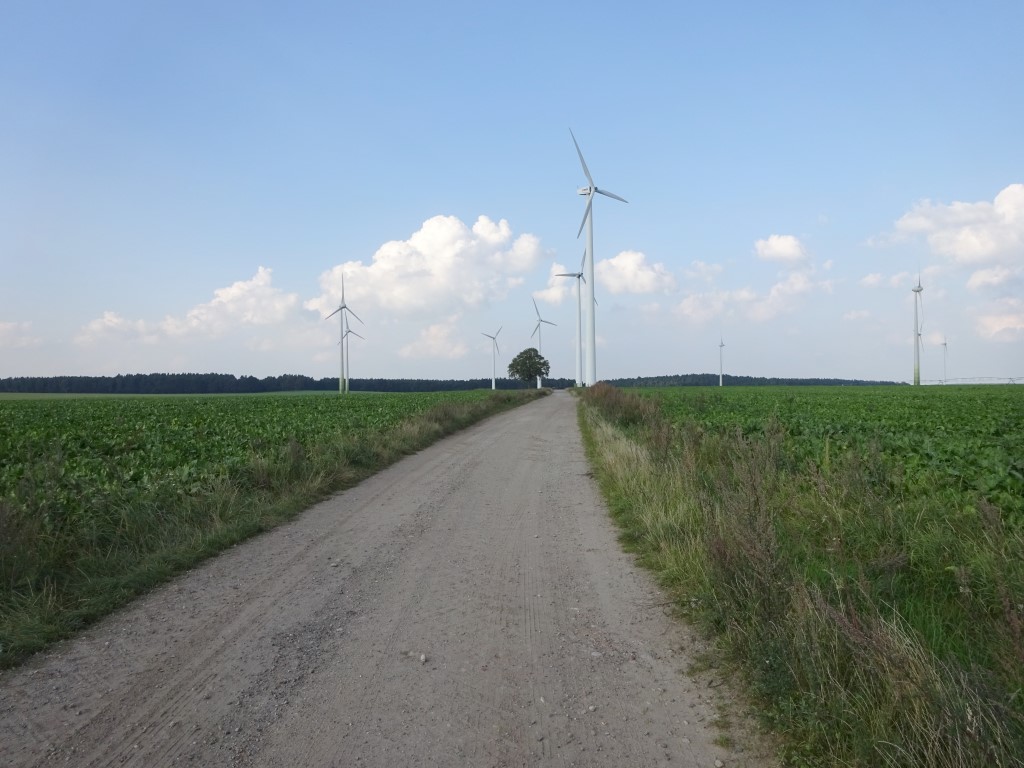 Weg an den Windrädern - eine Ausweichstrecke