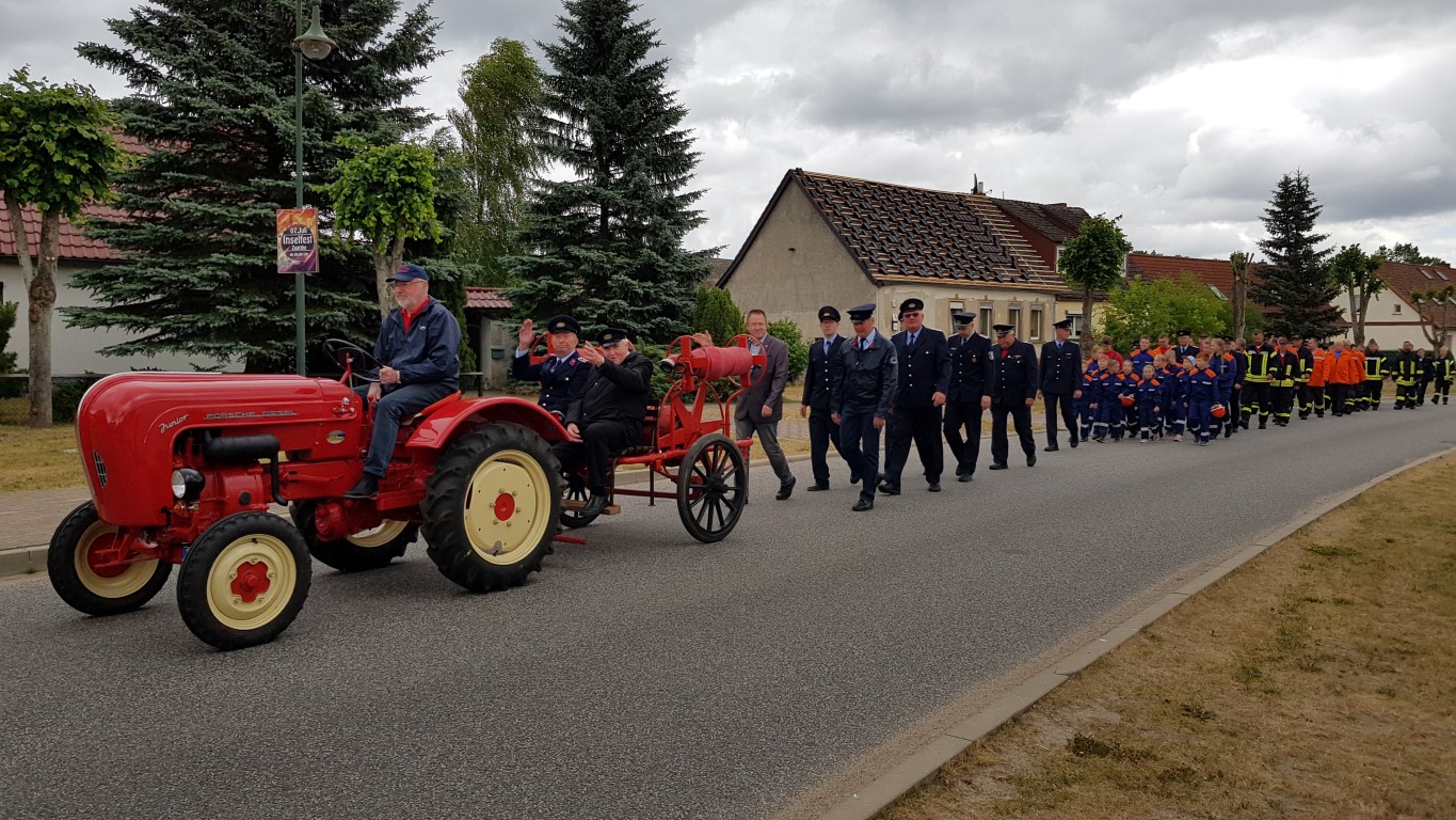 Umzug 105 Jahre FFw Wernikow