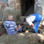 baubegleitende-archeologen-am-urspruenglichen-eingang